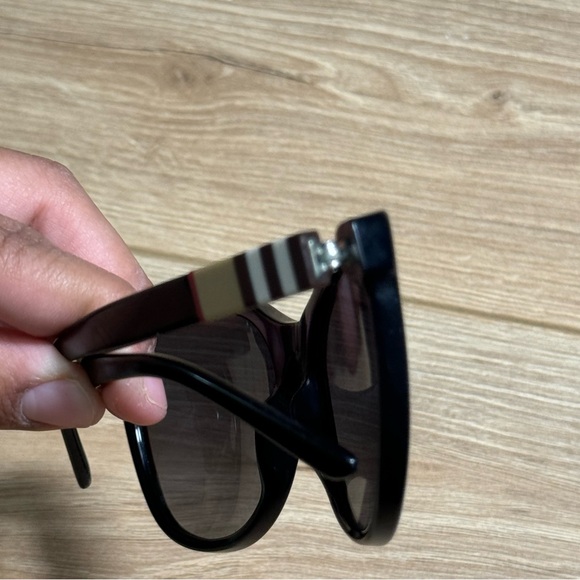 Burberry BE4216 Polarized Sunglasses for Women, Lens Size 57mm - Black (3001T3) - Picture 8 of 9